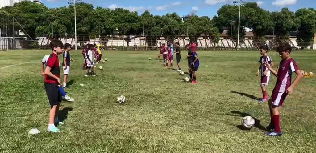A Associação Esportiva e Recreativa Iguaçu está com vagas abertas para o projeto social Base Forte, que vai oferecer aulas gratuitas de futebol em 2025.