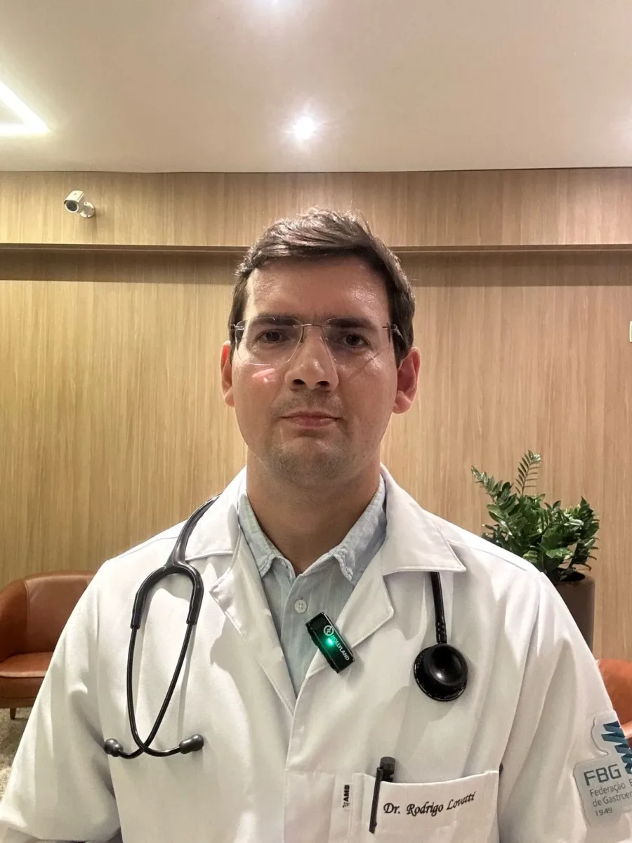 O mês de março é marcado pela campanha Março Azul, movimento que tem como objetivo conscientizar a população sobre o câncer de intestino, uma doença silenciosa e letal que requer atenção aos seus sinais e fatores de risco.
