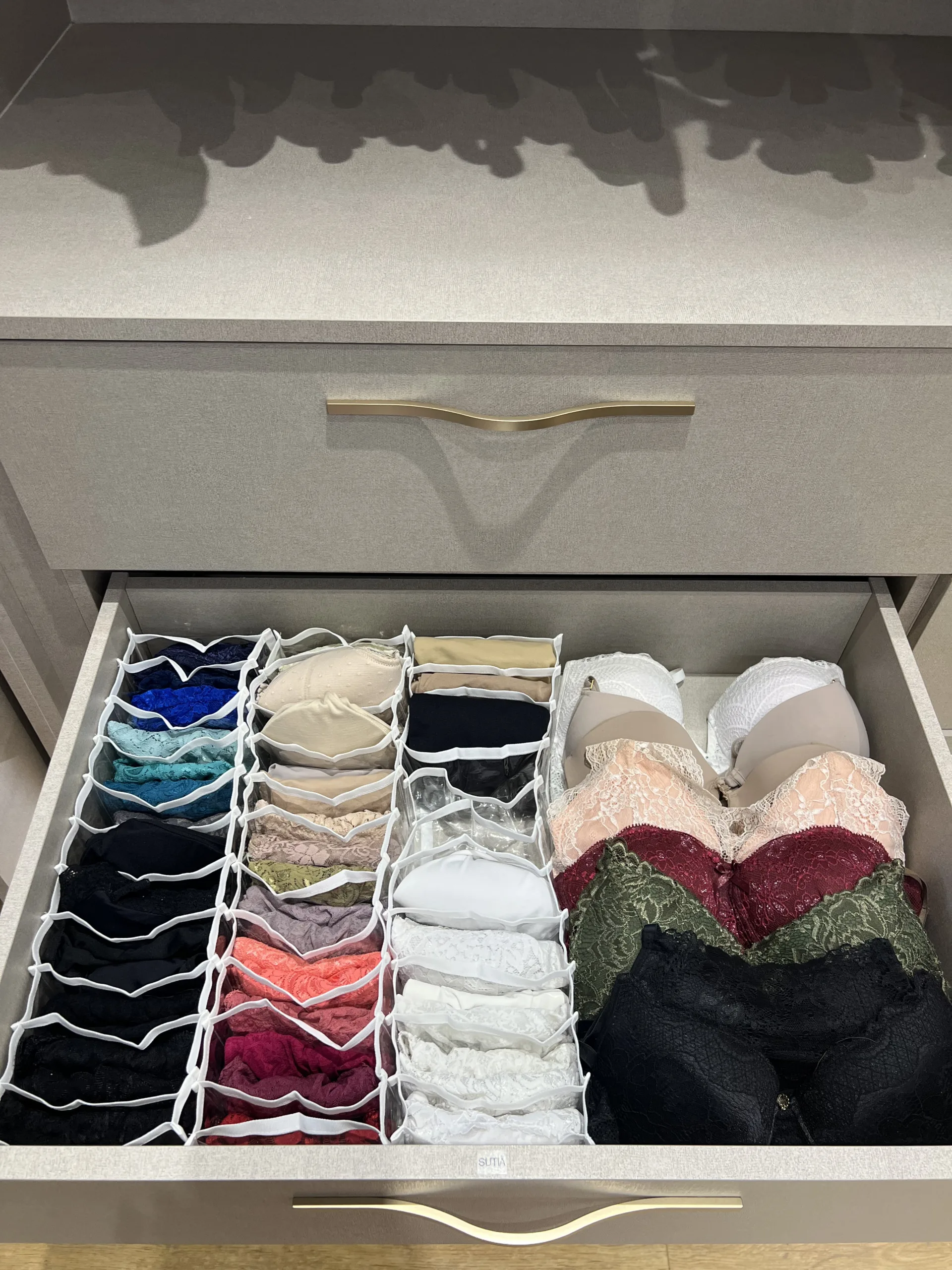 COMO ORGANIZAR SUTIÃS DE FORMA FUNCIONAL E DELICADA