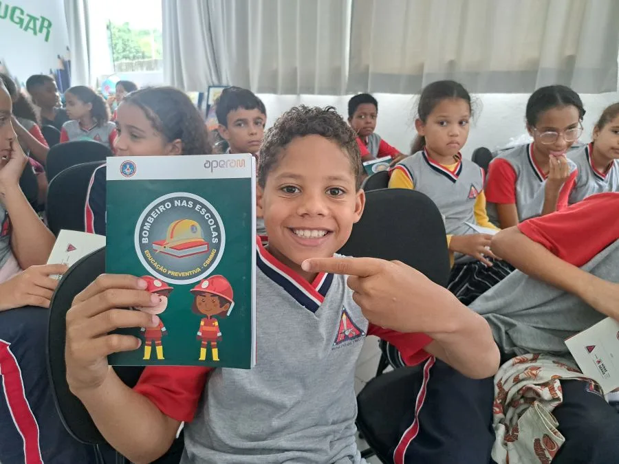 Ryhan aluno da Escola Municipal Clarindo Carlos Miranda Projeto Bombeiro na Escola em Timoteo 6 2