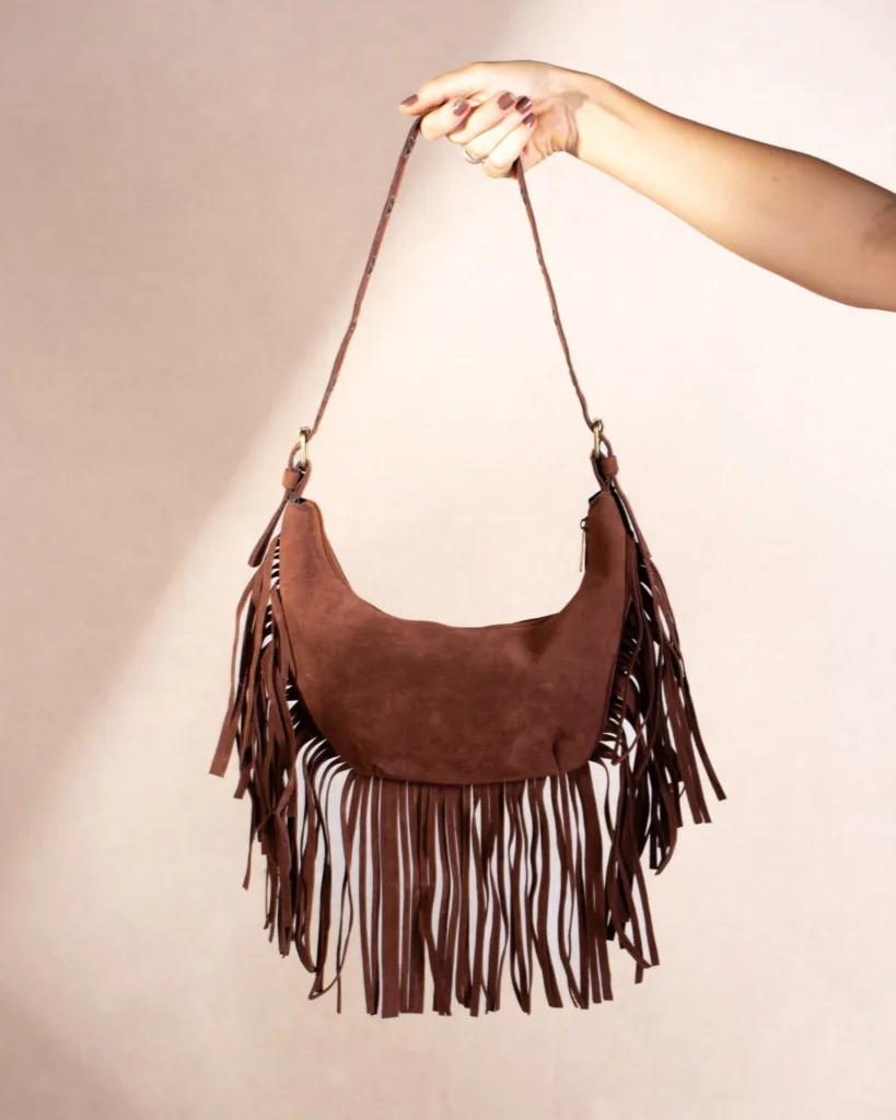 BOLSAS DE CAMURÇA EM DESTAQUE