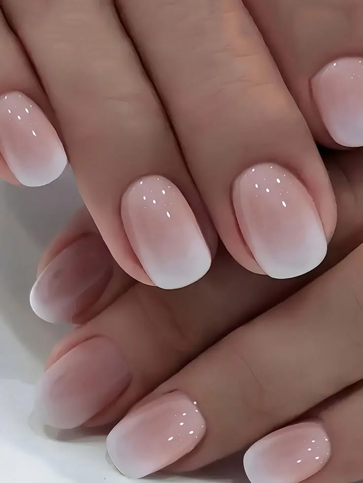 NAIL TINT: A TENDÊNCIA QUE VAI COLORIR SUAS UNHAS COM ELEGÂNCIA EM 2025 1 1f1740feb6b0a36eba981e1e3477b9b3