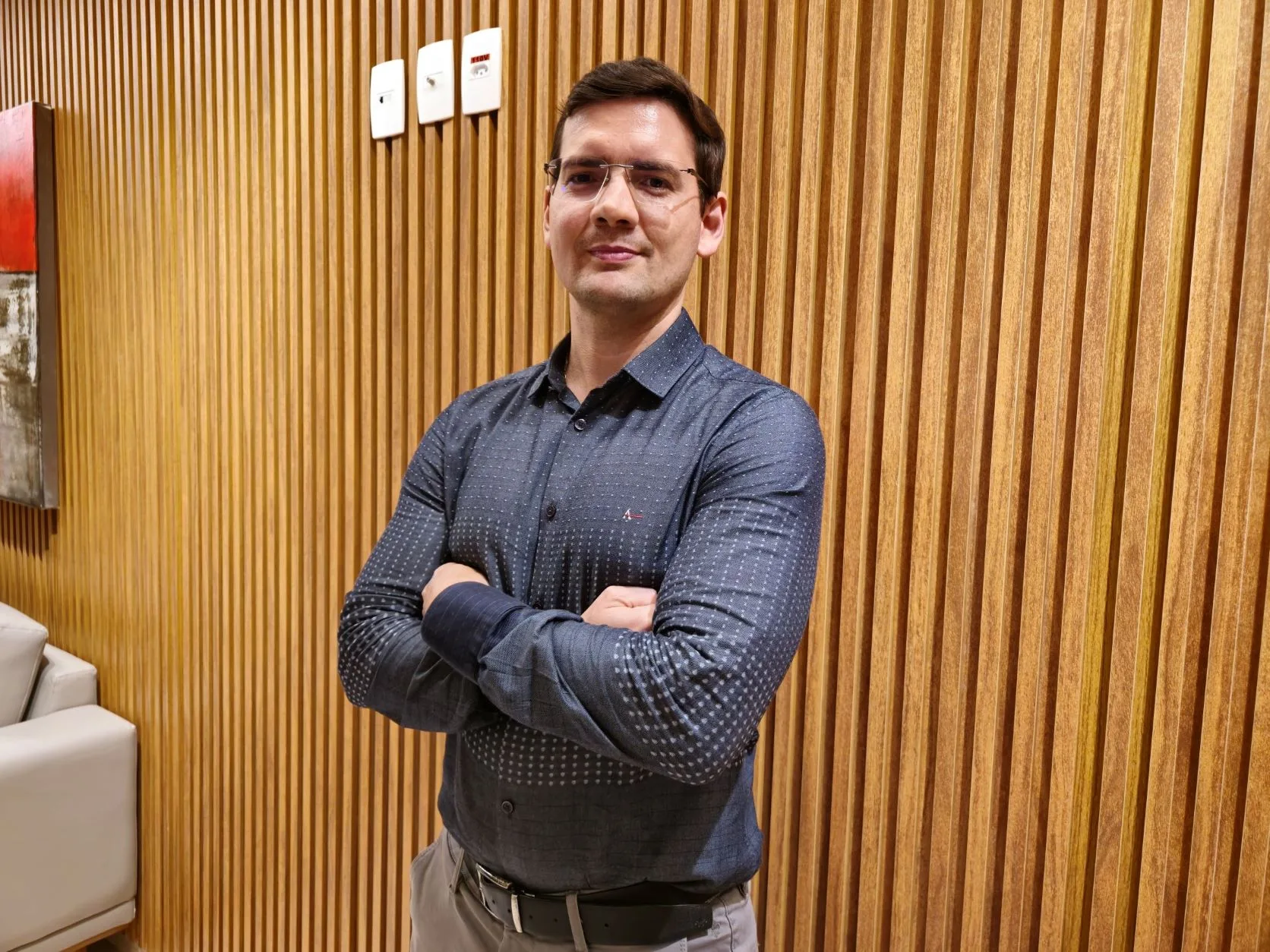 PEQUENOS HÁBITOS GERAM GRANDES IMPACTOS NO BEM-ESTAR DA SAÚDE DIGESTIVA 1 Dr. Rodrigo Lovatti 2