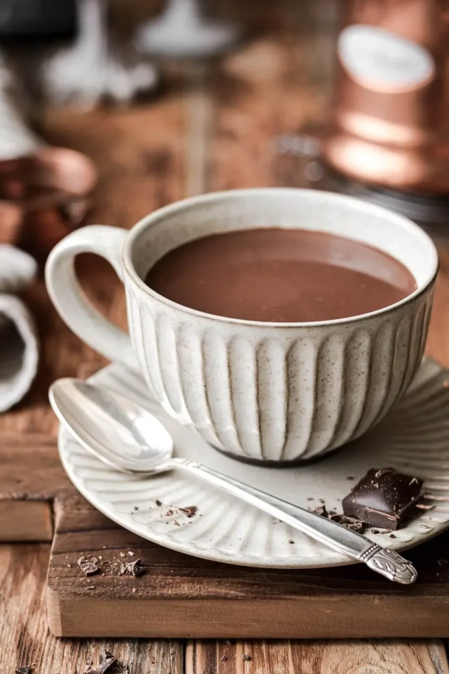 ACONCHEGO EM CANECAS: O SEGREDO DE UM CHOCOLATE QUENTE CREMOSO PARA NOITES FRIAS 1 1ee641b4070dcb9555bc697dd1485ac5 e1750534699598
