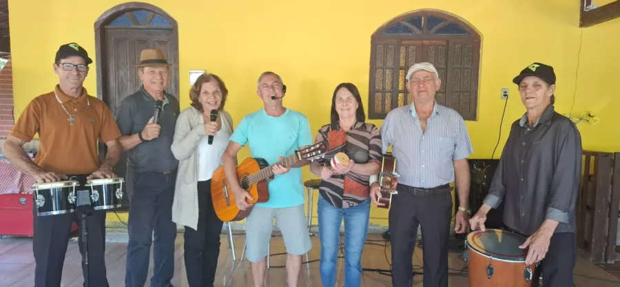 DOS QUINTAIS PARA AS PRAÇAS: GRUPOS DE IDOSOS QUE SE CONHECERAM NA INFÂNCIA PROMOVE FESTIVAL DE MÚSICA 1 Integrantes Seresta Praca 1 e1750695570169