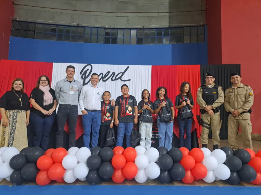 ESTUDANTES DE TIMÓTEO E CORONEL FABRICIANO CELEBRAM FORMATURA NO PROERD 2025 3 Formatura do Proerd Timoteo 1 scaled e1752328681903
