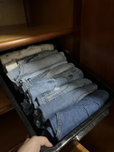COMO DOBRAR E ORGANIZAR SHORT JEANS DE MANEIRA PRÁTICA E FUNCIONAL 5 IMG 3877