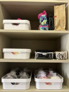 MANTENHA SEU ARMÁRIO ORGANIZADO: DICAS SIMPLES PARA A ROTINA DIÁRIA 4 IMG 5844