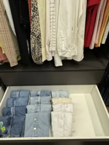 COMO DOBRAR E ORGANIZAR SHORT JEANS DE MANEIRA PRÁTICA E FUNCIONAL 2 IMG 6302