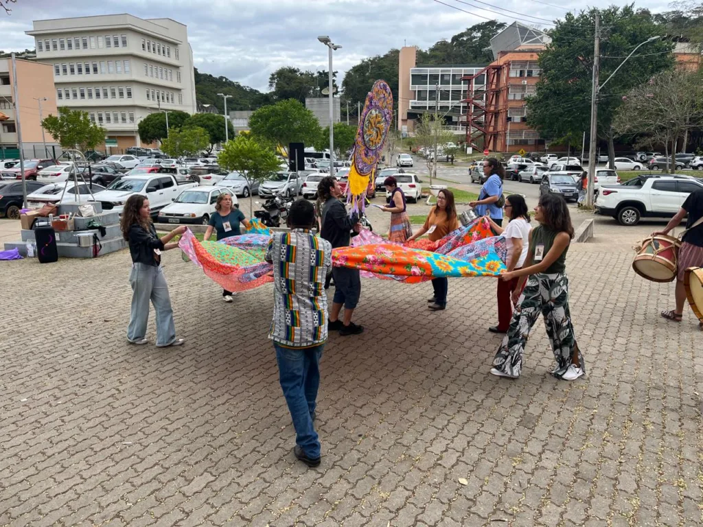 ESPAÇO ARMAZEN REPRESENTA O VALE DO AÇO NA XVI TROCA DOS SABERES DA UFV COM OFICINA DE CIRANDA DA DIVERSIDADE 3 Espaço ArmaZen representa o Vale do Aço na XVI Troca dos Saberes da UFV com Oficina de Ciranda da Diversidade