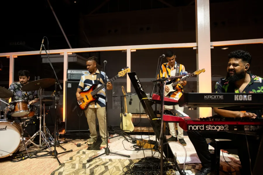 YAUARETÊ LEVA BRASILIDADE E EXPERIMENTAÇÃO SONORA AO PALCO DA FUNDAÇÃO APERAM 2 Yauarete Show CCU 57 Foto de Tatiane Bispo scaled e1752069903411