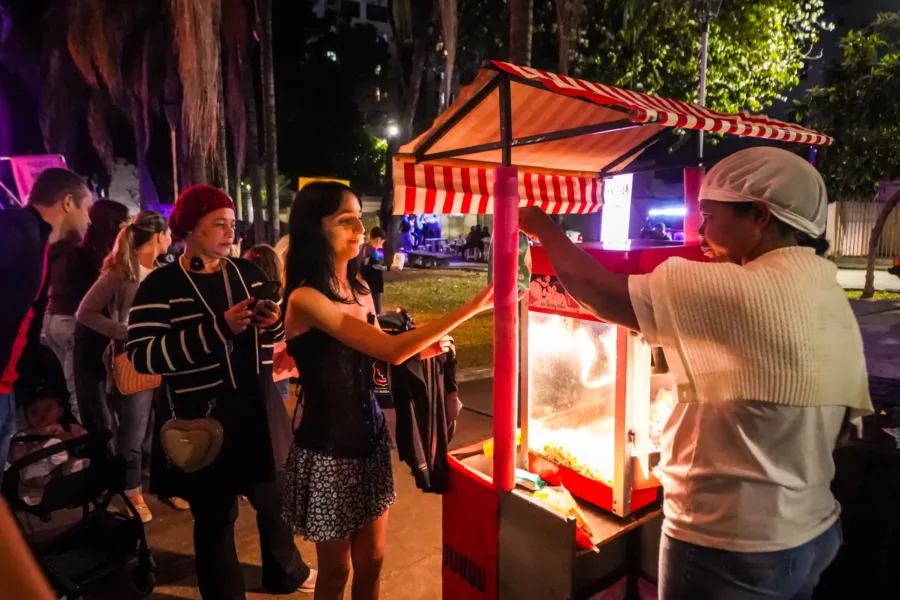 MOSTRA CINECIDADE PASSA PELO NOVO CRUZEIRO NESTE FIM DE SEMANA 2 Cinema ao livre e pipoca gratis na CineCindade em Ipatinga foto ©Lucas Bois scaled e1754667304360