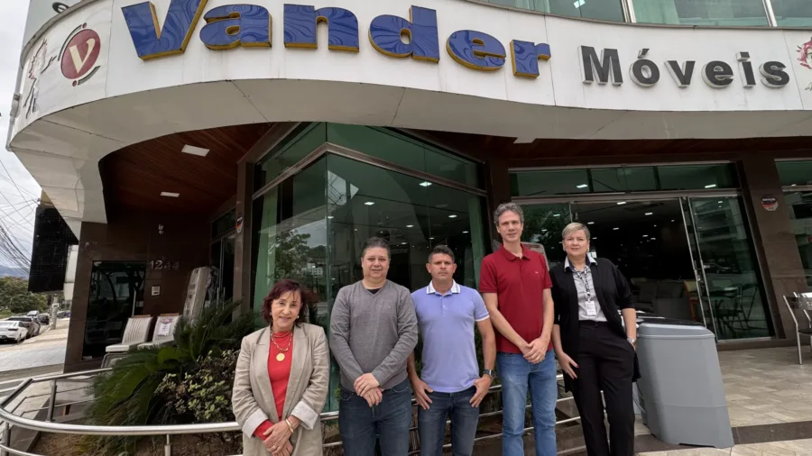 HOMENAGEADOS DO ANO DE 2025 ACIAPI-CDL 2 O titulo de Empresario do Ano foi concedido ao Vander Gomes Cruz da Vander Moveis scaled e1755543825950