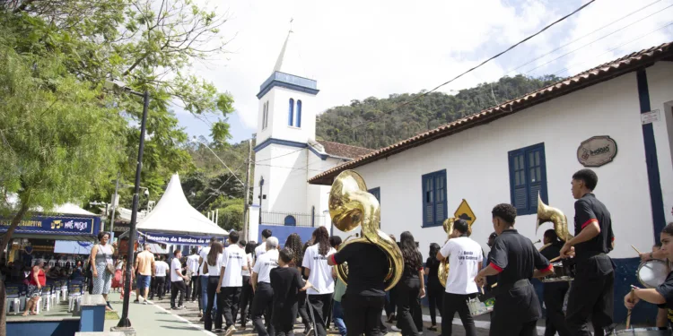 ENCONTRO DE BANDAS DE MÚSICA AM ANTÔNIO DIAS REÚNE COMUNIDADE E TRADIÇÃO 2 Encontro de Bandas Geniane Vieira 0880