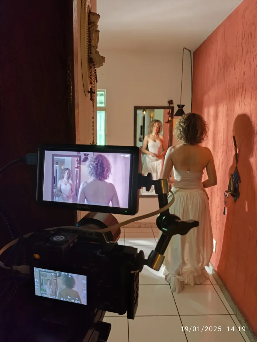 CINE CASA 28 ABERTA EXIBE FILMES E SHOW MUSICAL GRATUITOS NESTA SEMANA 2 Filme Amor Inesquecivel 1 scaled e1758128191387