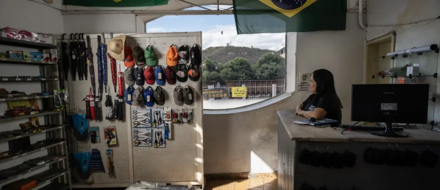 RODRIGO ZEFERINO LANÇA O PROJETO "VEIA ABERTA'' COM EXPOSIÇÃO FOTOGRÁFICA E CURTA-METRAGEM 2 02 RODRIGO ZEFERINO Veia Aberta – a margem da estrada do ferro Grande e1759357287946