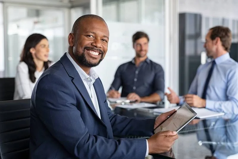 A VERDADEIRA VIRADA DE CHAVE NOS RESULTADOS. CUIDAR DE QUEM ESTÁ DENTRO DA EMPRESA 2 FUNCIONARIO SATISFEITO
