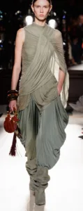 PARIS FASHION WEEK: ENTRE VANGUARDA, SUSTENTABILIDADE E ESTRELAS INTERNACIONAIS 7 WhatsApp Image 2025 10 03 at 13.25.05 2