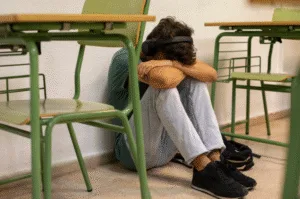 O GRITO SILENCIOSO: COMO ACOLHER ADOLESCENTES NO LABIRINTO DA ANSIEDADE E DEPRESSÃO. 2 O GRITO SILENCIOSO: COMO ACOLHER ADOLESCENTES NO LABIRINTO DA ANSIEDADE E DEPRESSÃO.