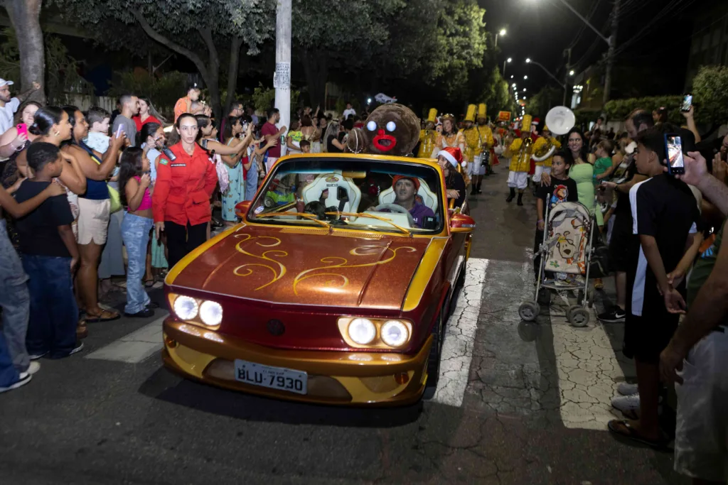 NATAL DOS SONHOS CONTAGIA CENTRO DE TIMÓTEO 2 Chegada do Papai Noel Nilmar Lage 7