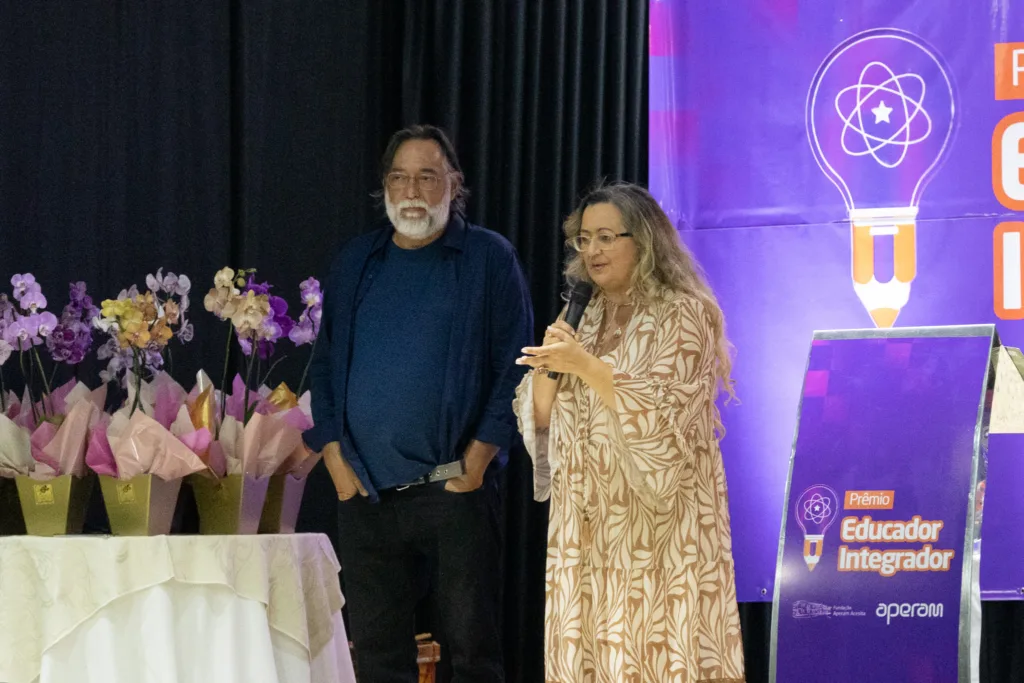 FUNDAÇÃO APERAM ACESITA REALIZA CERIMÔNIA DO PRÊMIO EDUCADOR INTEGRADOR 2025 2 Paulo Silva e Marli Andrade consultores do Projeto Integrador realizado pela Fundacao Aperam premioeducadorintegrador 32