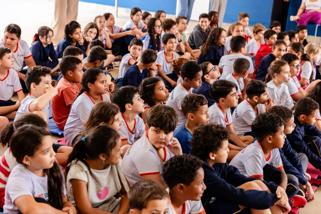 PROJETO LEVA TEATRO E DISTRIBUIÇÃO GRATUITA DE FANZINES A ESCOLAS DE FABRICIANO, TIMÓTEO E BUGRE 4 PROJETO LEVA TEATRO E DISTRIBUIÇÃO GRATUITA DE FANZINES A ESCOLAS DE FABRICIANO, TIMÓTEO E BUGRE