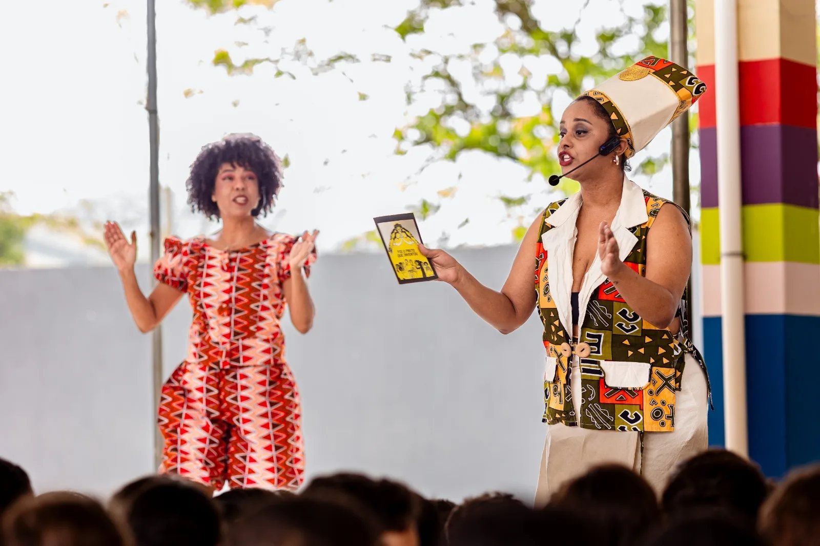 PROJETO LEVA TEATRO E DISTRIBUIÇÃO GRATUITA DE FANZINES A ESCOLAS DE FABRICIANO, TIMÓTEO E BUGRE