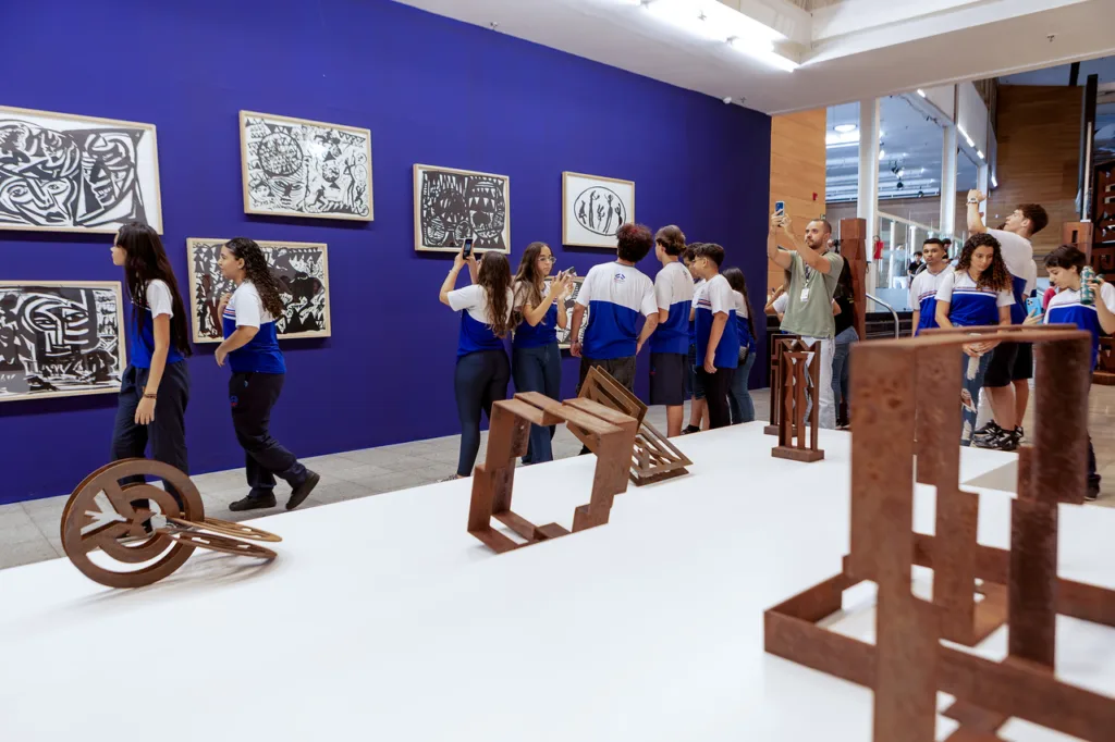ATELIÊ ABERTO MOVIMENTA A GALERIA DO CENTRO CULTURAL USIMINAS 2 ATELIÊ ABERTO MOVIMENTA A GALERIA DO CENTRO CULTURAL USIMINAS