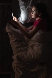 O SONO NÃO É PERDA DE TEMPO: O IMPACTOS SILENCIOSO DAS NOITES MAL DORMIDAS NA VIDA DAS CRIANÇAS E ADOLESCENTES. 2 O SONO NÃO É PERDA DE TEMPO: O IMPACTOS SILENCIOSO DAS NOITES MAL DORMIDAS NA VIDA DAS CRIANÇAS E ADOLESCENTES.