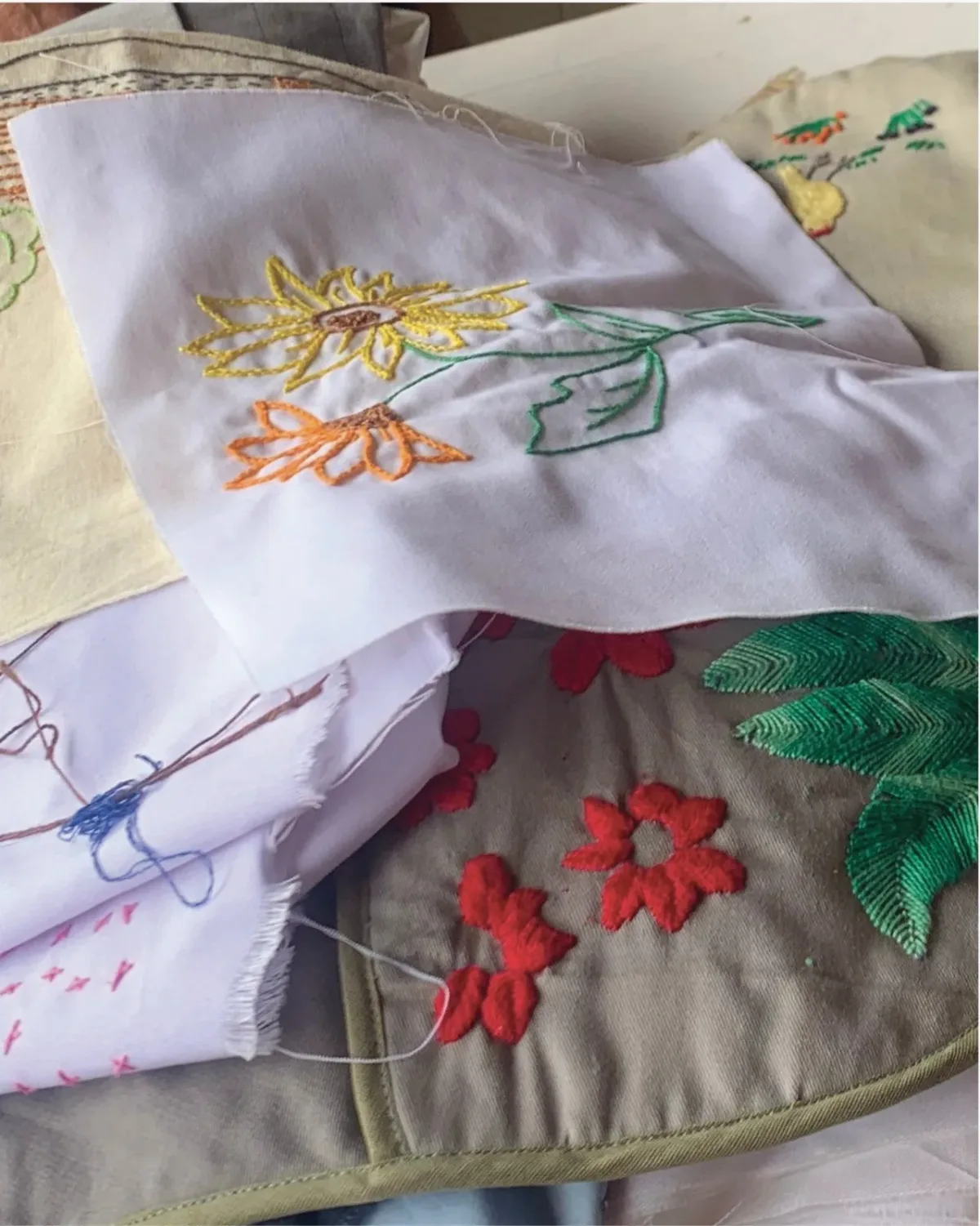 ARTESANIA RETOMA CURSOS GRATUITOS E ABRE INSCRIÇÕES 2 03 Bordados e1768589225194