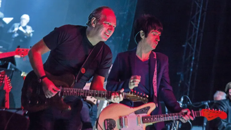 HANS ZIMMER: O COMPOSITOR QUE REDEFINIU O SOM DE HOLLYWOOD 8 Hans Zimmer em show Hans Zimmer Live – The Next Level na Arena O2 em Praga Republica Tcheca em 11 de novembro 2025