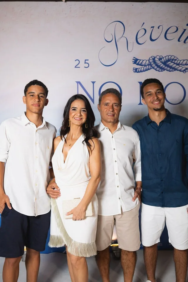 BRASILIDADE E EMOÇÃO: A NOITE INESQUECÍVEL DO RÉVEILLON NO CLUBE MORRO DO PILAR 6 imgi 180 149471d51388ea011b1b6266097fcdc1 large