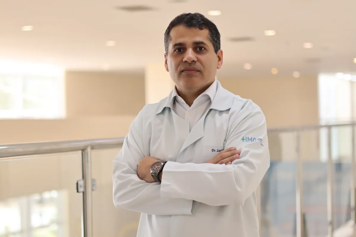 DIA MUNDIAL DO CÂNCER ALERTA PARA AUMENTO DE CASOS ENTRE JOVENS E REFORÇA A IMPORTÂNCIA DA PREVENÇÃO E DO DIAGNÓSTICO PRECOCE 2 Dr. Luciano Viana Oncologista do HMC scaled e1770240683576