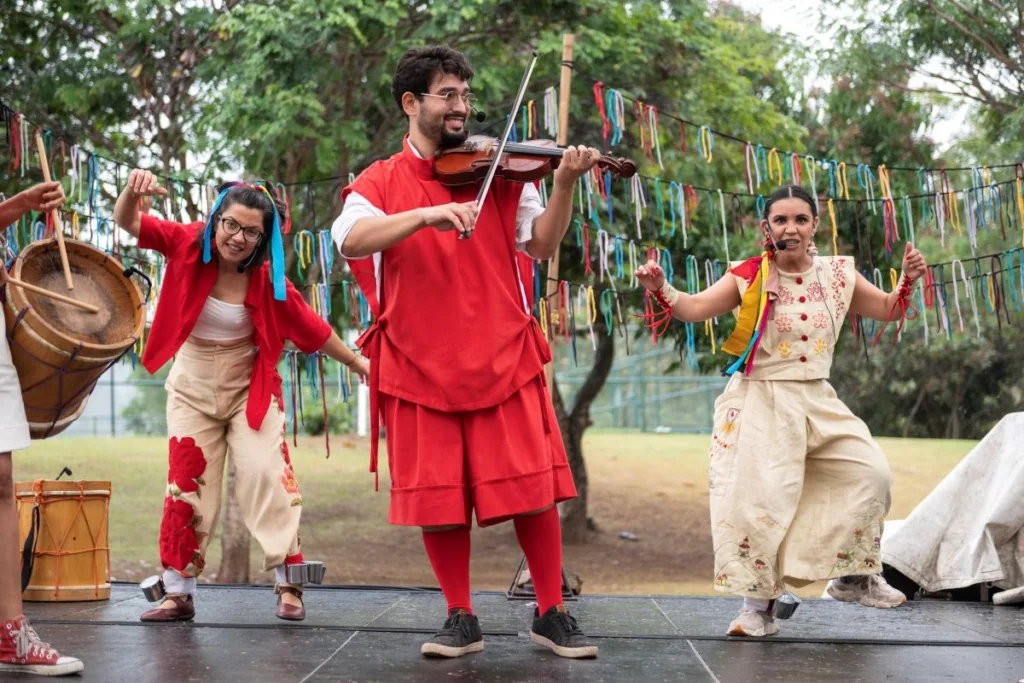O PONTO DE CULTURA GRUPO BOCA DE CENA REALIZA PROGRAMAÇÃO CULTURAL GRATUITA EM IPATINGA E TIMÓTEO 2 Fulo das Minas 04 Creditos Rodrigo Zeferino