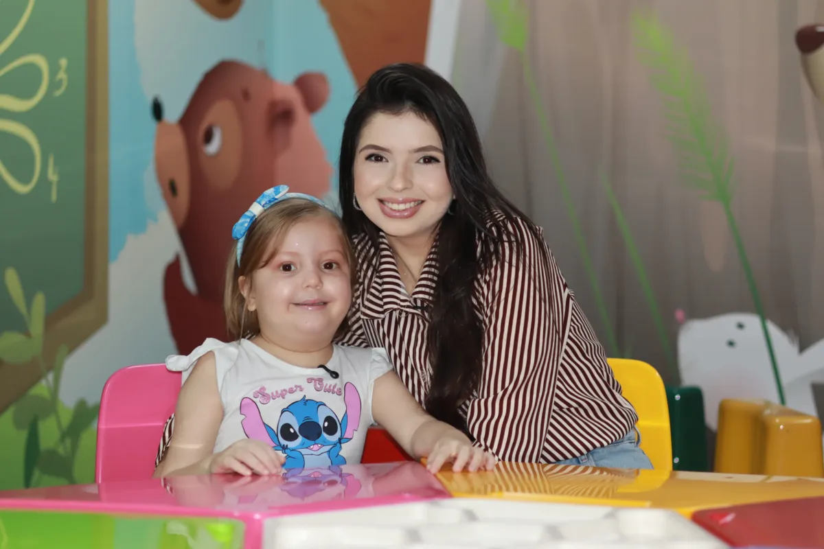 DIA MUNDIAL DE COMBATE AO CÂNCER INFANTIL 2 Maissa e Marina Paciente Oncoped 2 scaled e1771006195837