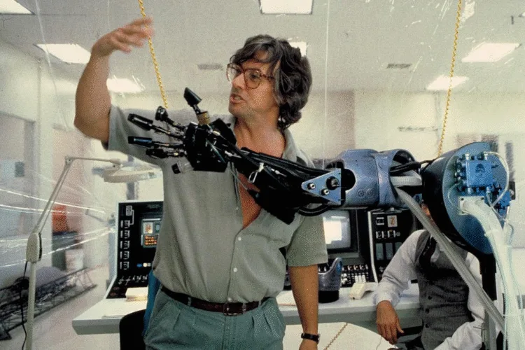 3 FILMES ESSENCIAIS DE PAUL VERHOEVEN 2 Paul Verhoeven RoboCop 2 Divulgacao Amazon MGM Studios