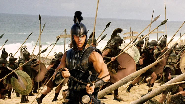 ÉPICOS DE SANDÁLIA E ESPADA: 5 FILMES E 1 SÉRIE QUE MARCARAM O GÊNERO 5 Troia Divulgacao Warner Bros. Pictures