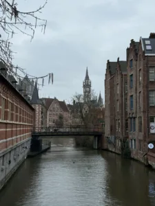 ENTRE CANAIS MEDIEVAIS E CIDADES VIBRANTES: TRÊS EXPERIÊNCIAS INESQUECÍVEIS NA BÉLGICA 9 WhatsApp Image 2026 03 09 at 17.36.05 3