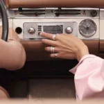 NOSTALGIA COMO ESTILO DE VIDA: MODA, MÚSICA E DECORAÇÃO EM SINTONIA 4 NOSTALGIA COMO ESTILO DE VIDA: MODA, MÚSICA E DECORAÇÃO EM SINTONIA