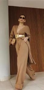 ELEGÂNCIA SILENCIOSA OU AUSÊNCIA DE POSICIONAMENTO? O PERIGO DE SE VESTIR PARA NÃO INCOMODAR 10 WhatsApp Image 2026 04 17 at 13.34.24 1