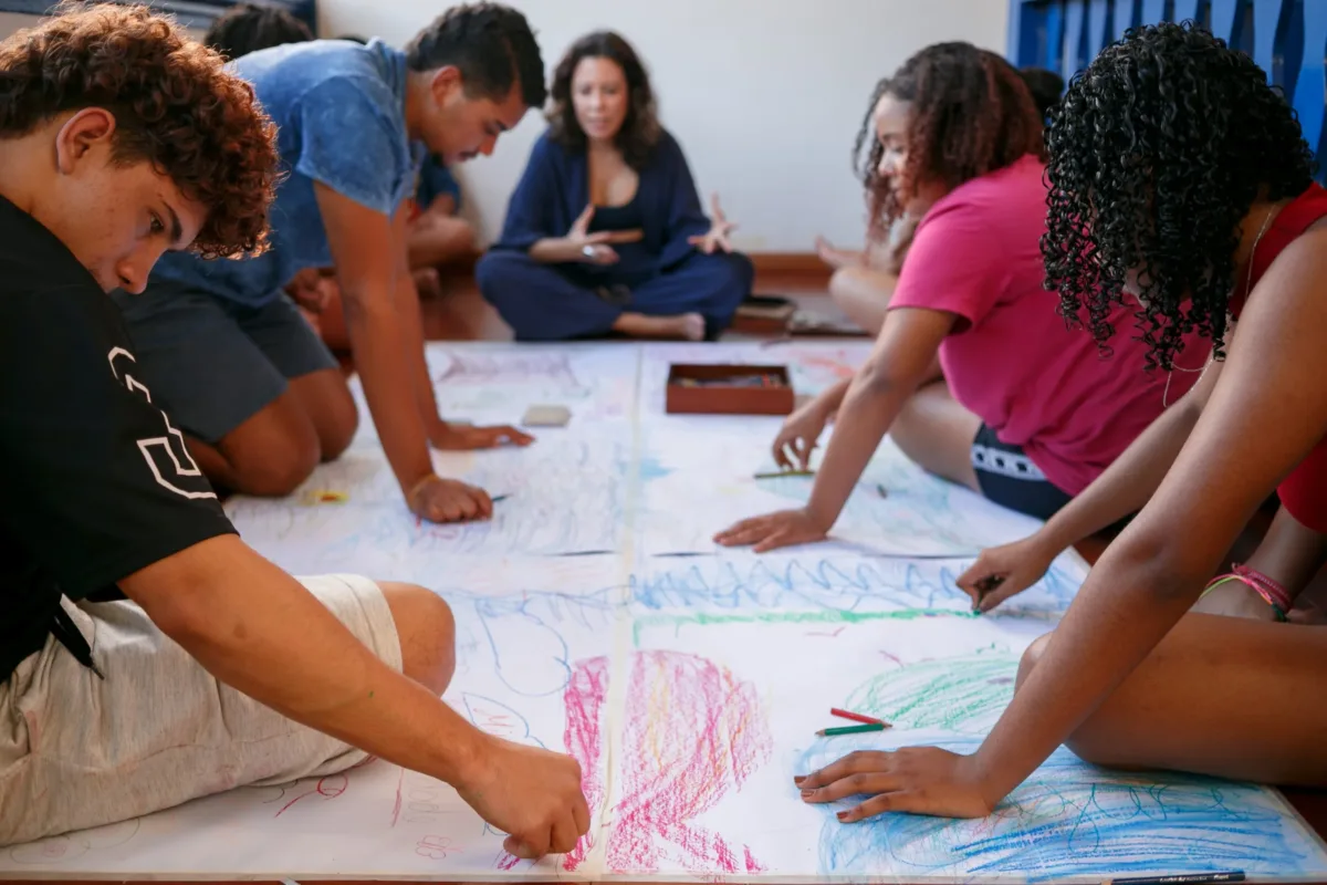 ARTBEM ATENDE DEMANDAS DAS COMUNIDADES DE ANTÔNIO DIAS COM ATIVIDADES CULTURAIS 2 Curso de teatro conduzido pela atriz e dramaturga Daniela Alves na quarta edicao do artBEM 1 scaled e1779816759660