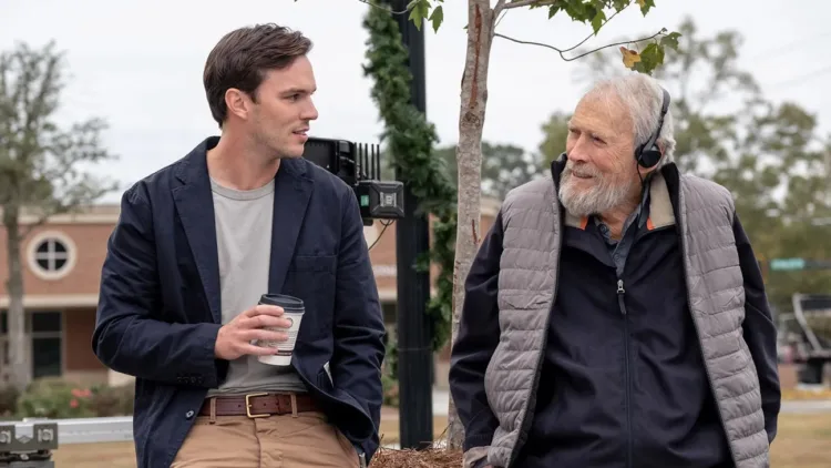 CLINT EASTWOOD: 10 FILMES ESSENCIAIS DE UMA LENDA DO CINEMA 15 Bastidores de Jurado no 2 Divulgacao Arquivo pessoal