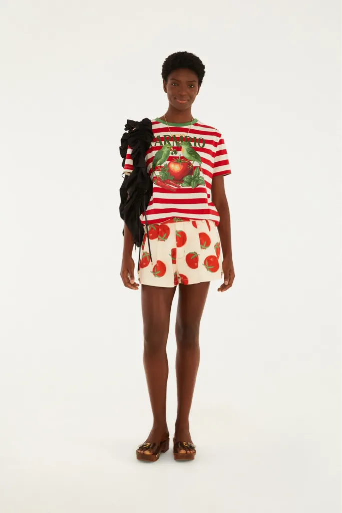 FRUTAS INVADEM A MODA (E A DECORAÇÃO) A TENDÊNCIA MAIS SABOROSA DA TEMPORADA 11 369968 1450 2 TSHIRT FIT PASSAROS TOMATE