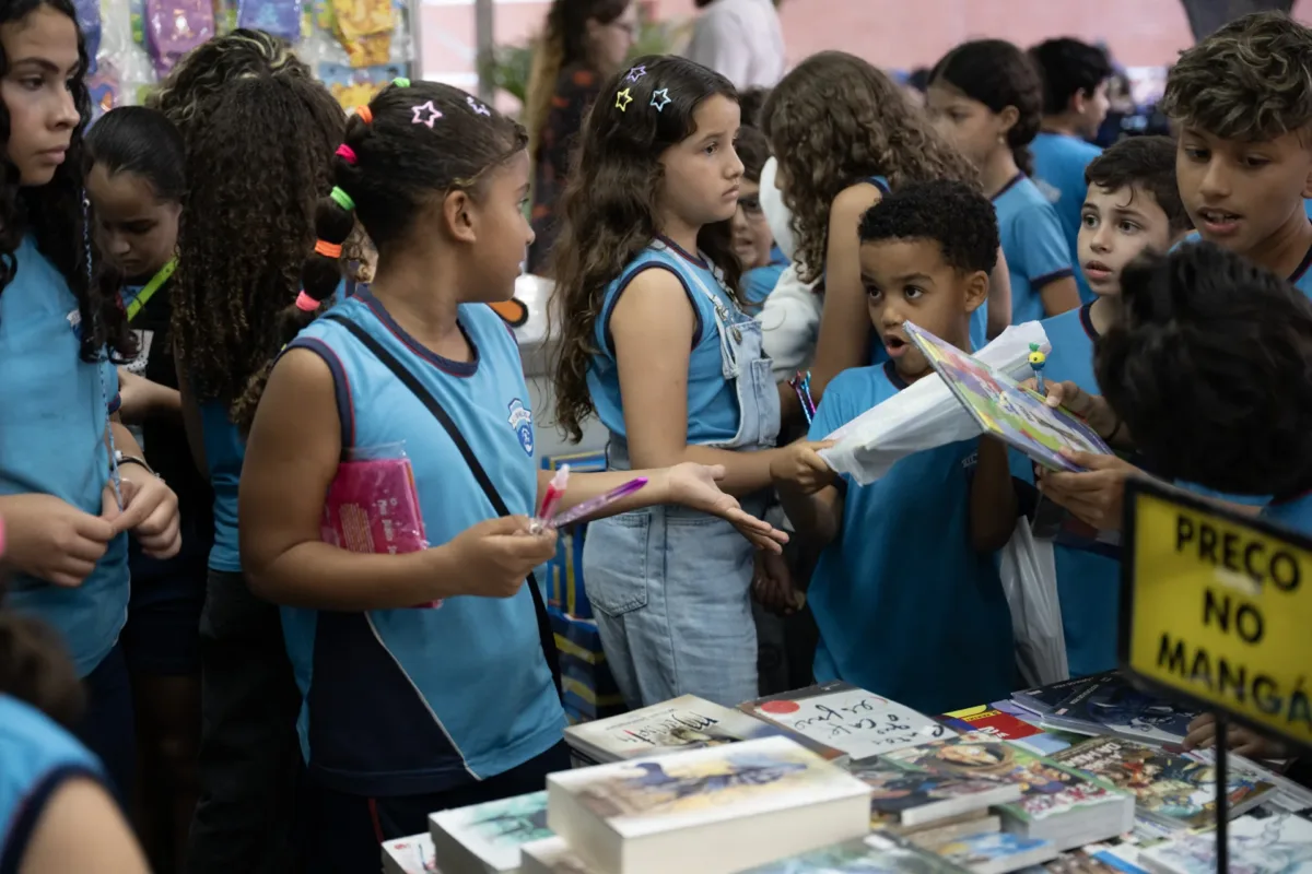 FIM DE SEMANA DO 17º SALÃO DO LIVRO VALE DO AÇO 2 A Feira do Livro do 17o Salao do Livro pode ser visitada ate domingo 1 e1786406547449