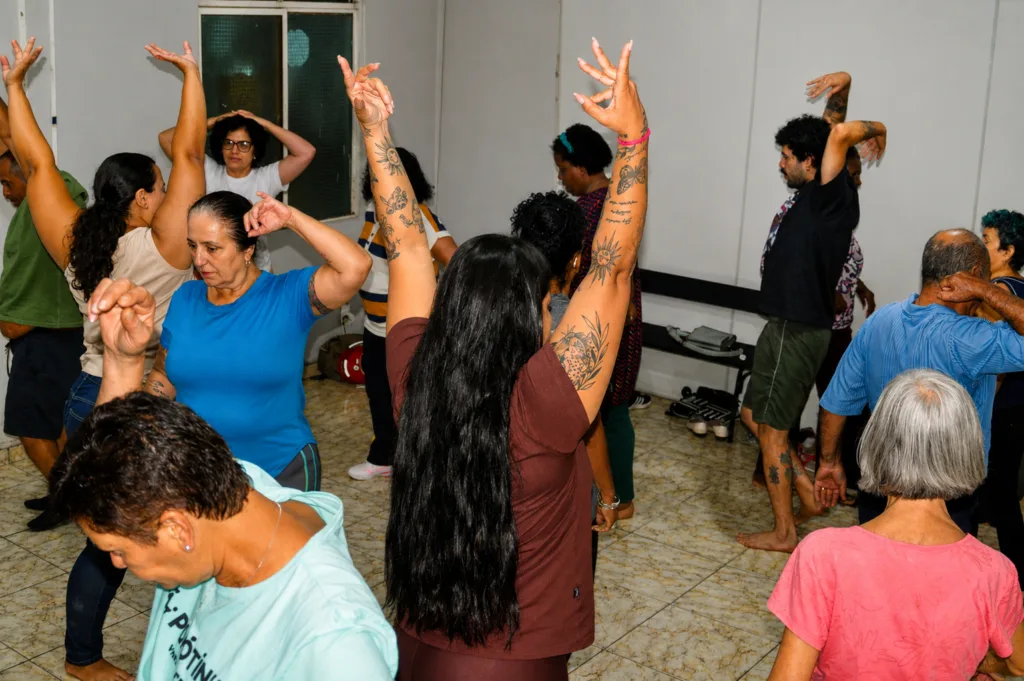 PONTO DE CULTURA GRUPO FARROUPILHA TEATRO CIRCULAR VIVO 1 Aula de teatro do oprimido na sede do Farroupilha
