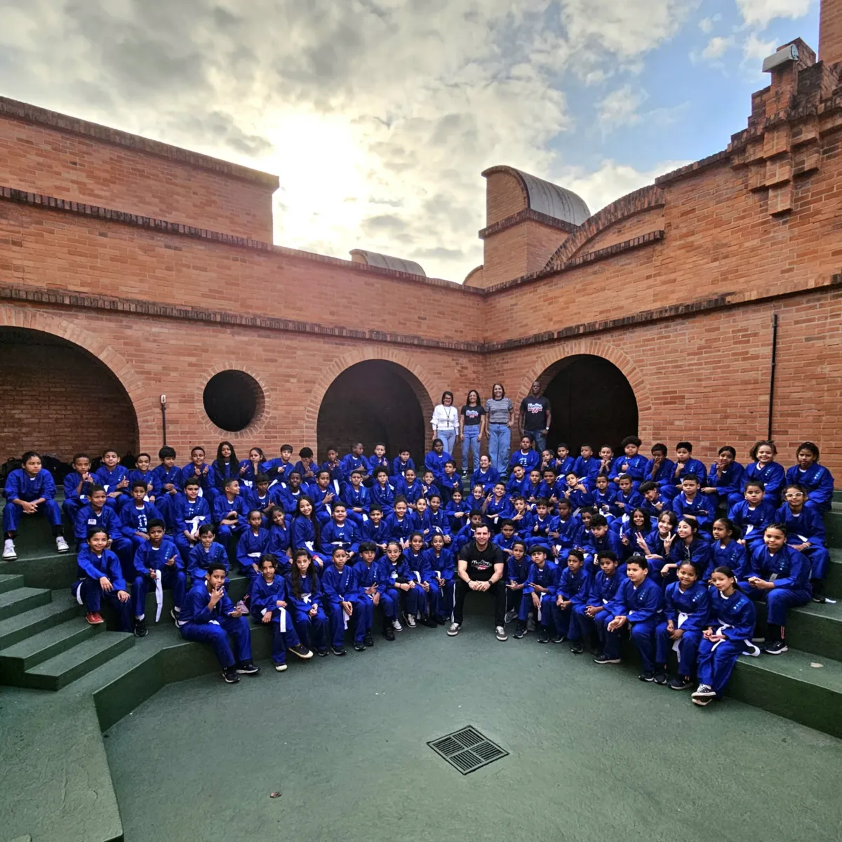 PROJETO AJUDÔU, COM APOIO DA PREFEITURA, RETOMA AULAS GRATUITAS PARA ALUNOS DA REDE MUNICIPAL DE TIMÓTEO 1 Foto Divulgacao Ultima edicao do Projeto Ajudou em Timoteo que aconteceu em 2024 1 scaled e1787704327120