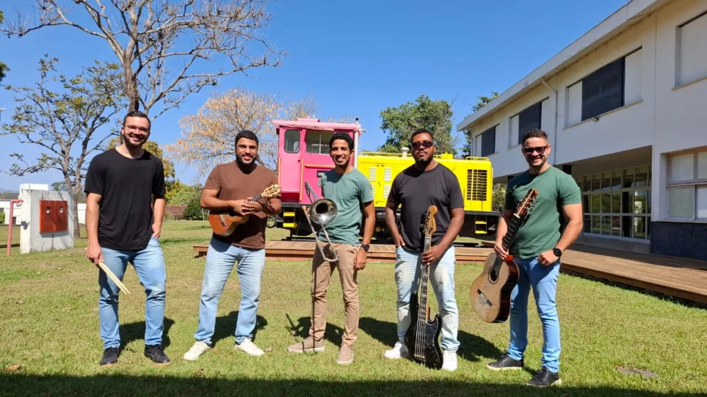 CENTRO DE MEMÓRIA USIMINAS RECEBE MÚSICA NO JARDIM COM ESPETÁCULO ''BRASIL TROMBONE- SAMBA&CHORO'' 4 musica no jardim Brasil trombone