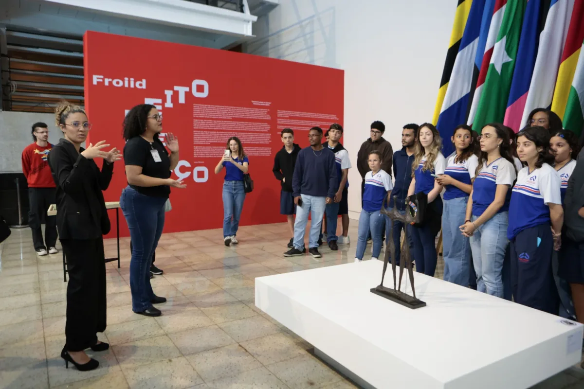 EXPOSIÇÃO INDÉDITA: ''PEITO DE AÇO'', REÚNE ARTE, MEMÓRIA E JOGO NA GALERIA DO TEATRO USIMINAS 2 Exposicao Peito de Aco 3 Damille Barros scaled e1788632216806