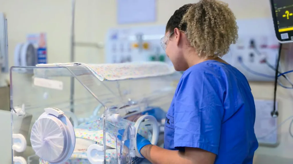 NOS SEIS PRIMEIROS MESES DE 2026, FSFX REGISTRA MAIS DE 300 ATENDIMENTOS PELO SUS NAS UTIS NEONATAL E PEDIÁTRICA DO HMC 5 UTIS NEONATAL